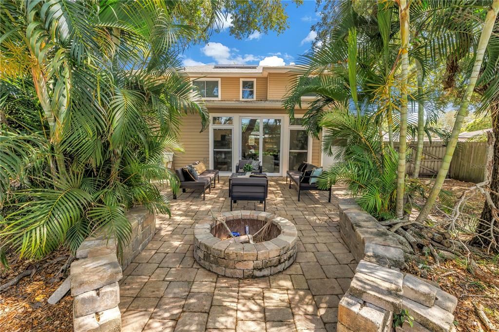For Sale: $1,100,000 (7 beds, 5 baths, 3200 Square Feet)