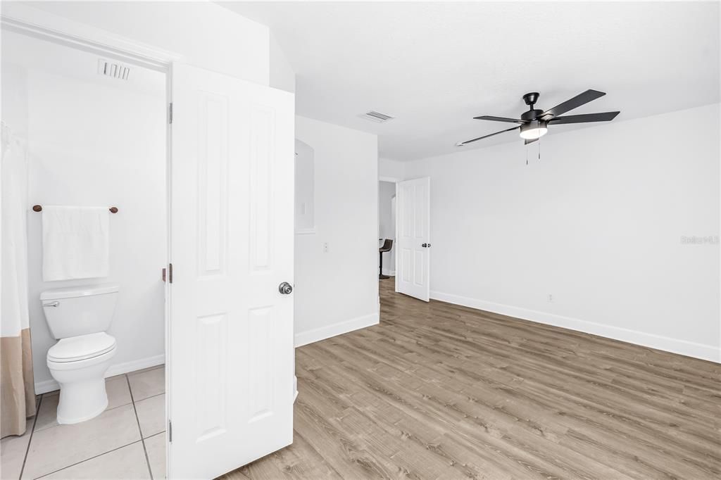 For Sale: $1,100,000 (7 beds, 5 baths, 3200 Square Feet)