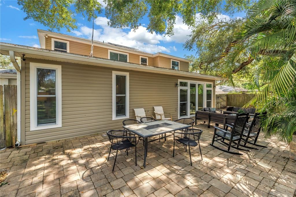 For Sale: $1,100,000 (7 beds, 5 baths, 3200 Square Feet)
