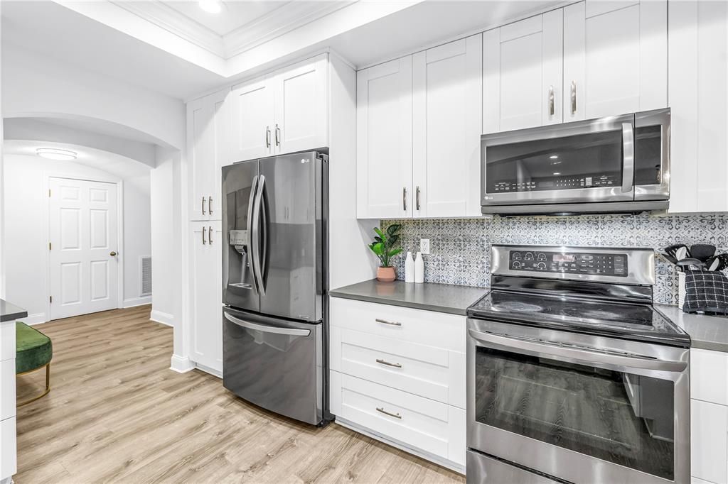For Sale: $1,100,000 (7 beds, 5 baths, 3200 Square Feet)