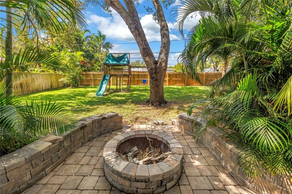 For Sale: $1,100,000 (7 beds, 5 baths, 3200 Square Feet)