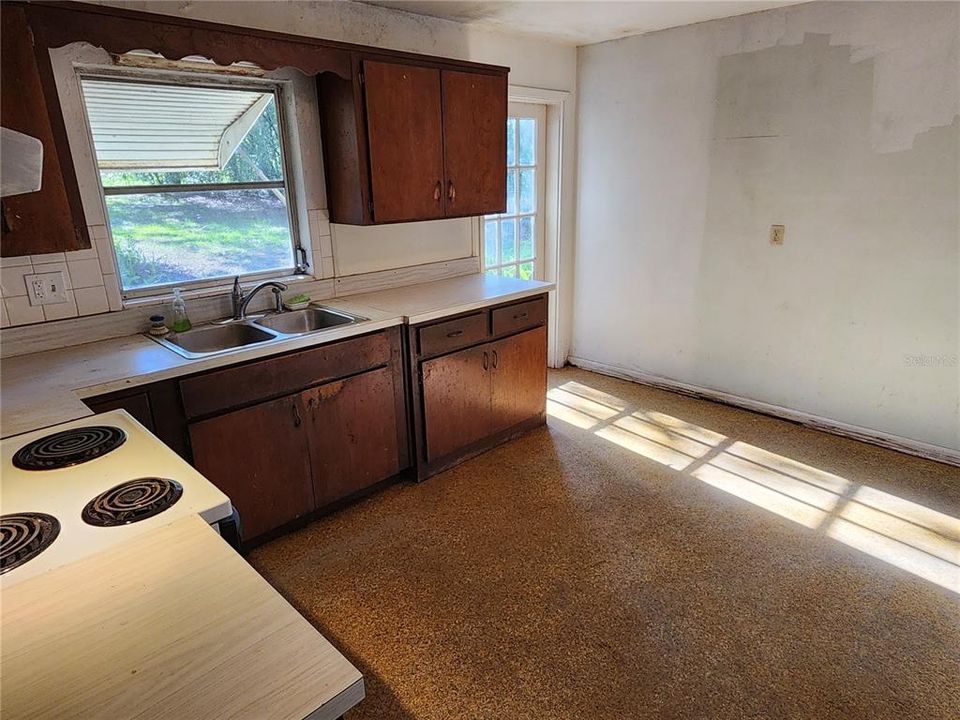 For Sale: $349,800 (3 beds, 2 baths, 1417 Square Feet)