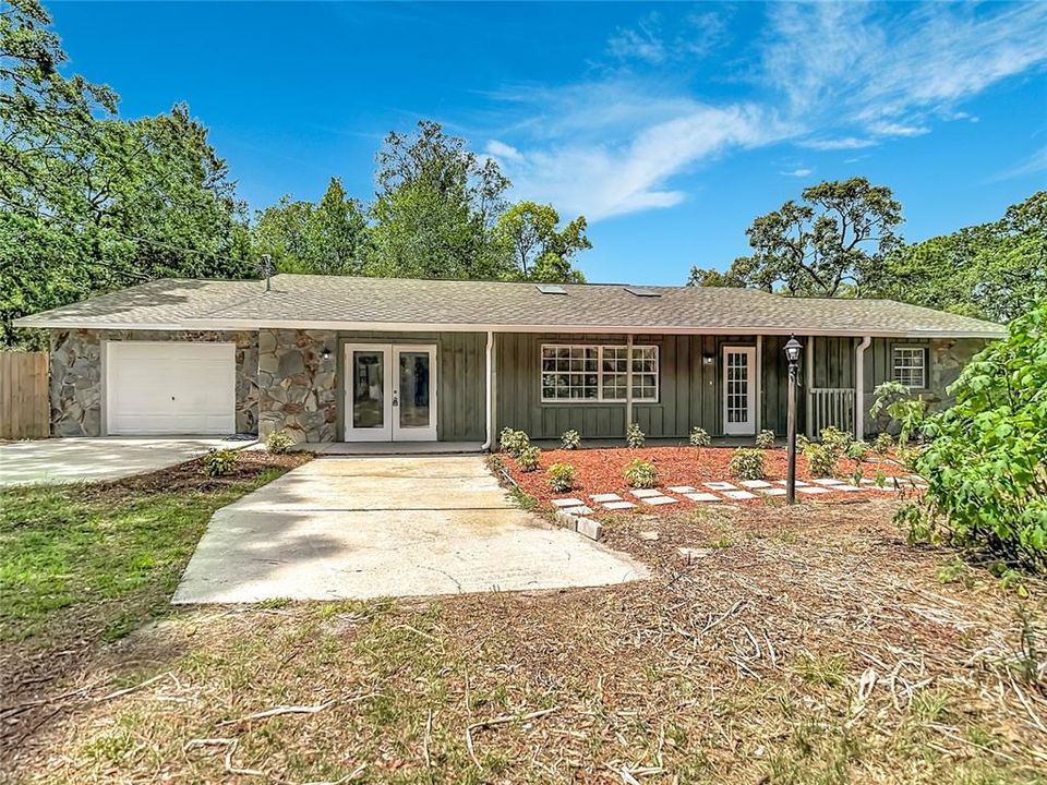 For Sale: $419,900 (4 beds, 2 baths, 2096 Square Feet)