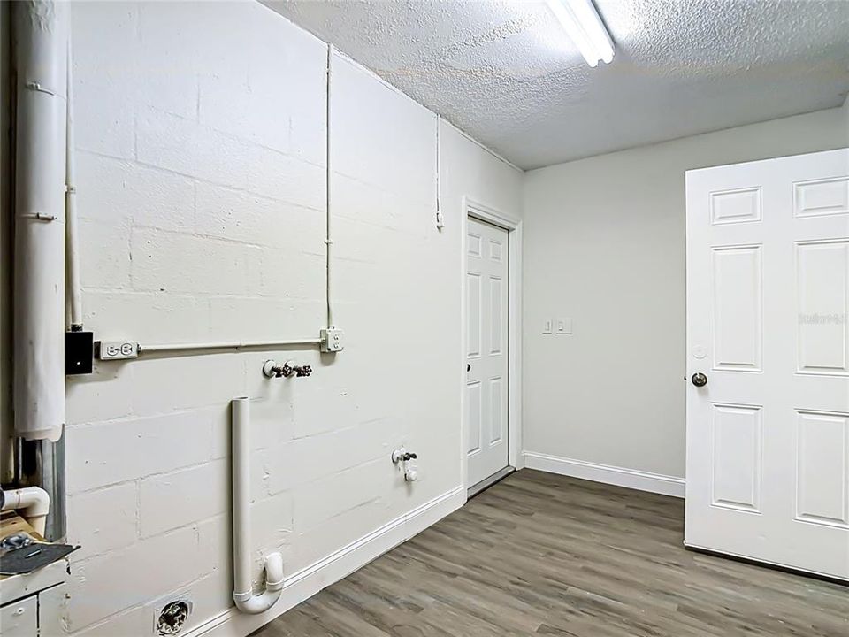 For Sale: $419,900 (4 beds, 2 baths, 2096 Square Feet)