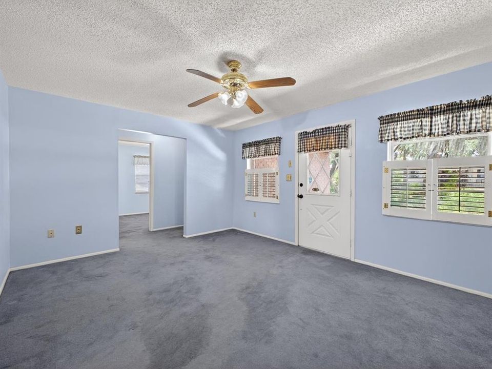 For Sale: $265,000 (3 beds, 2 baths, 1068 Square Feet)