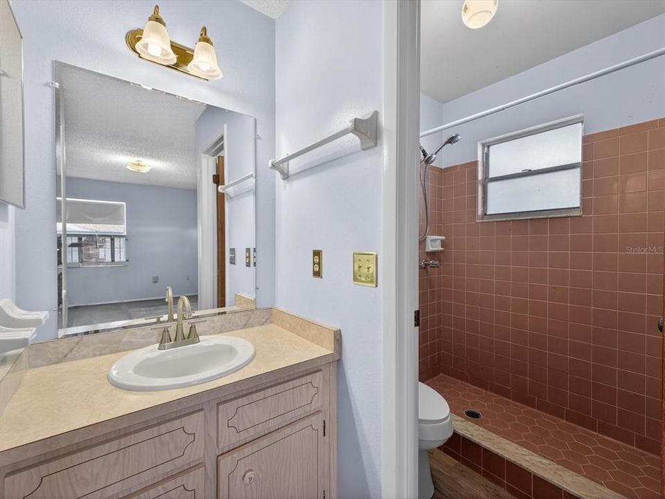 For Sale: $265,000 (3 beds, 2 baths, 1068 Square Feet)