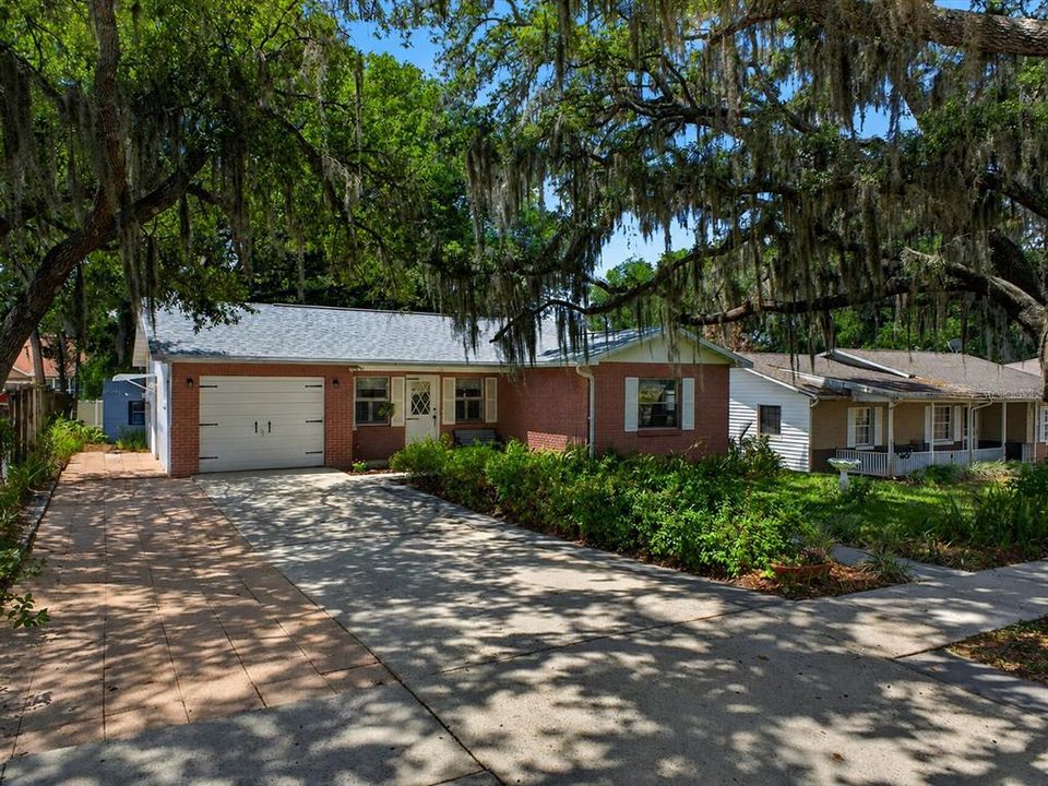 For Sale: $265,000 (3 beds, 2 baths, 1068 Square Feet)