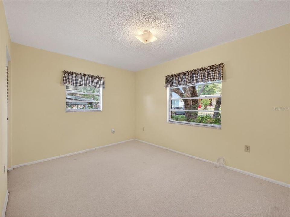 For Sale: $265,000 (3 beds, 2 baths, 1068 Square Feet)