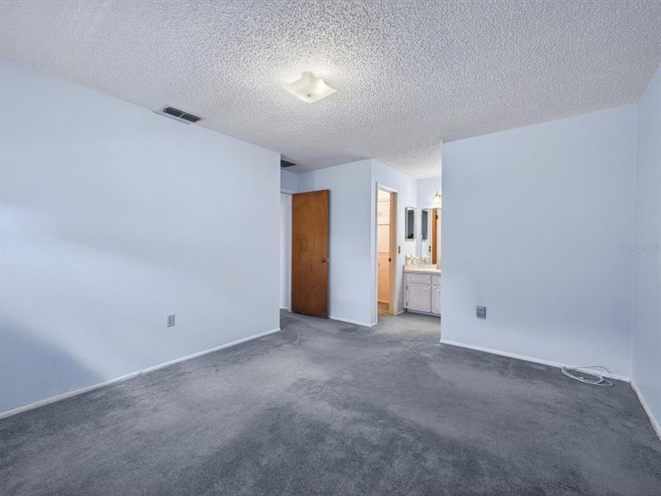 For Sale: $265,000 (3 beds, 2 baths, 1068 Square Feet)