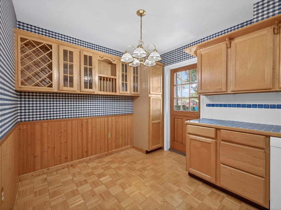 For Sale: $265,000 (3 beds, 2 baths, 1068 Square Feet)
