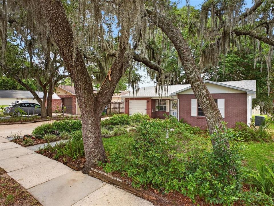 For Sale: $265,000 (3 beds, 2 baths, 1068 Square Feet)