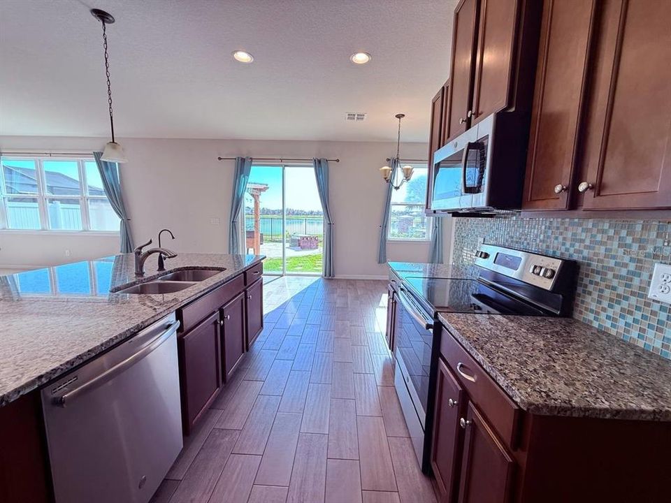 В аренду: $3,200 (5 спален, 3 ванн, 3467 Квадратных фут)