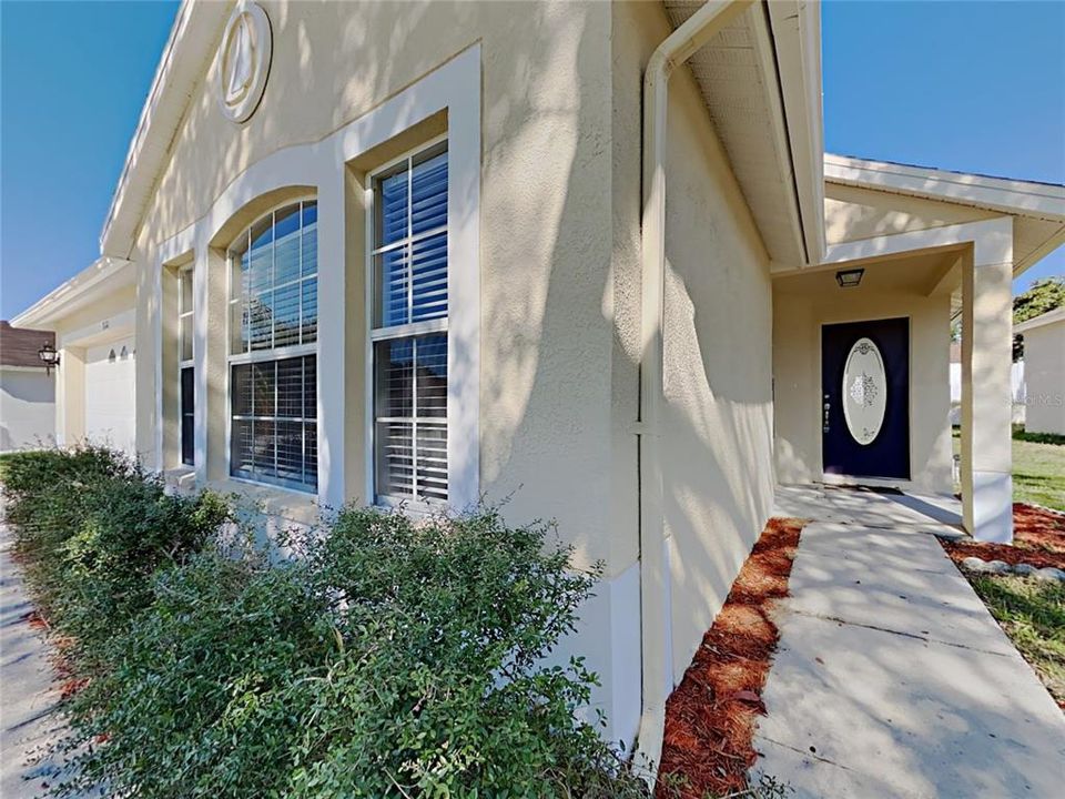 Active With Contract: $325,000 (3 beds, 2 baths, 1676 Square Feet)