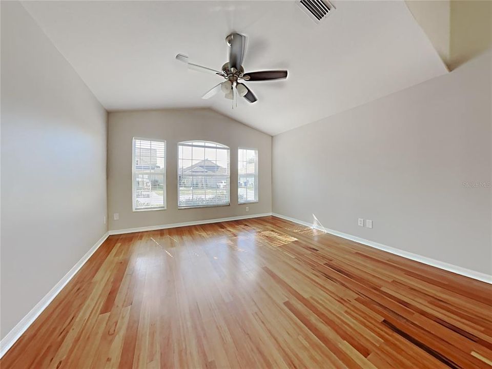 Active With Contract: $325,000 (3 beds, 2 baths, 1676 Square Feet)