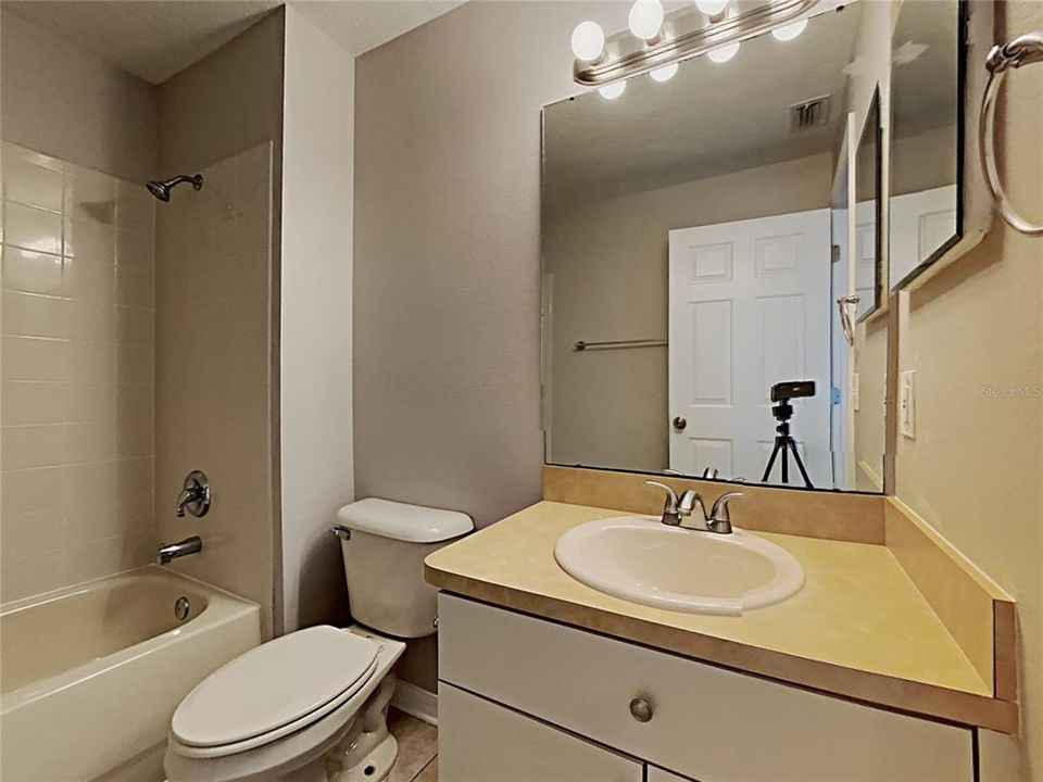 Active With Contract: $325,000 (3 beds, 2 baths, 1676 Square Feet)