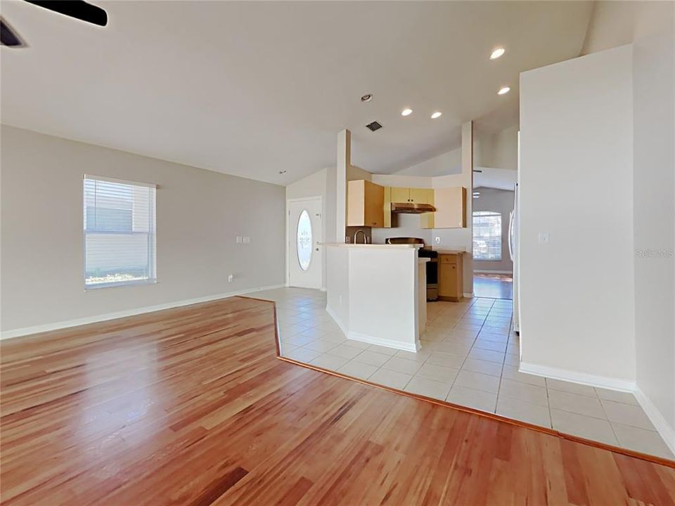 Active With Contract: $325,000 (3 beds, 2 baths, 1676 Square Feet)