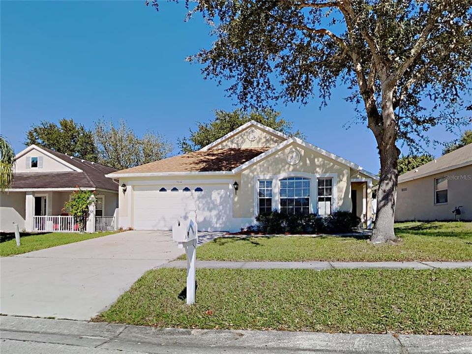Active With Contract: $325,000 (3 beds, 2 baths, 1676 Square Feet)