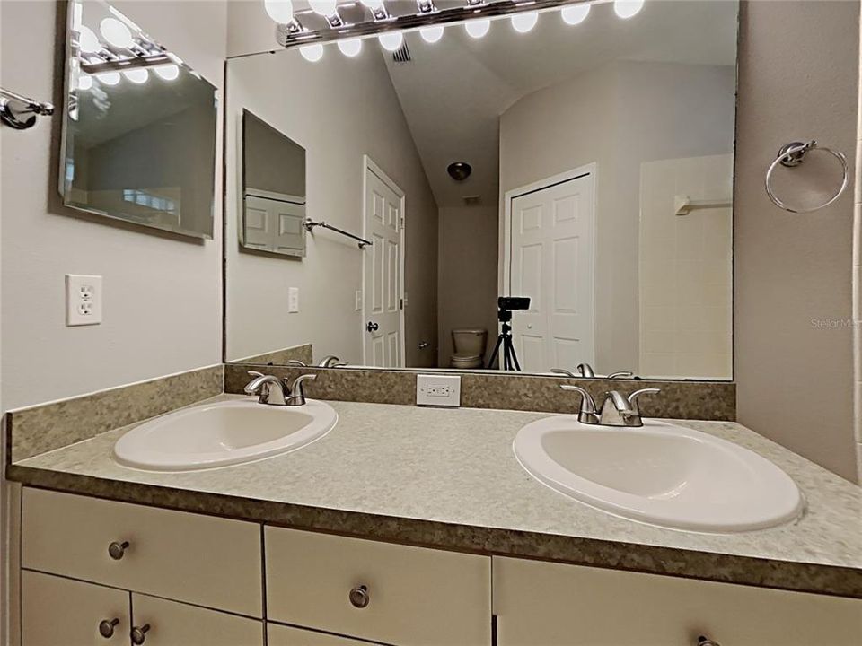 Active With Contract: $325,000 (3 beds, 2 baths, 1676 Square Feet)