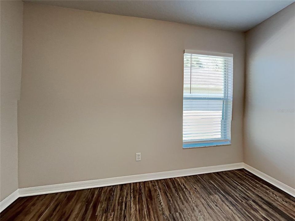 Active With Contract: $325,000 (3 beds, 2 baths, 1676 Square Feet)