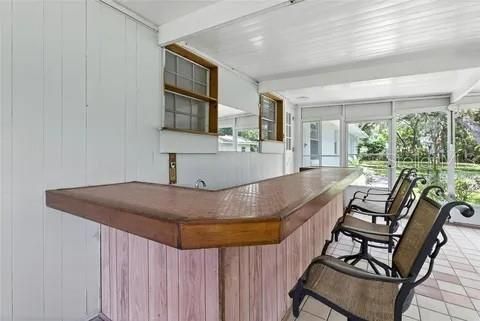 Activo con contrato: $545,000 (4 camas, 3 baños, 2107 Pies cuadrados)