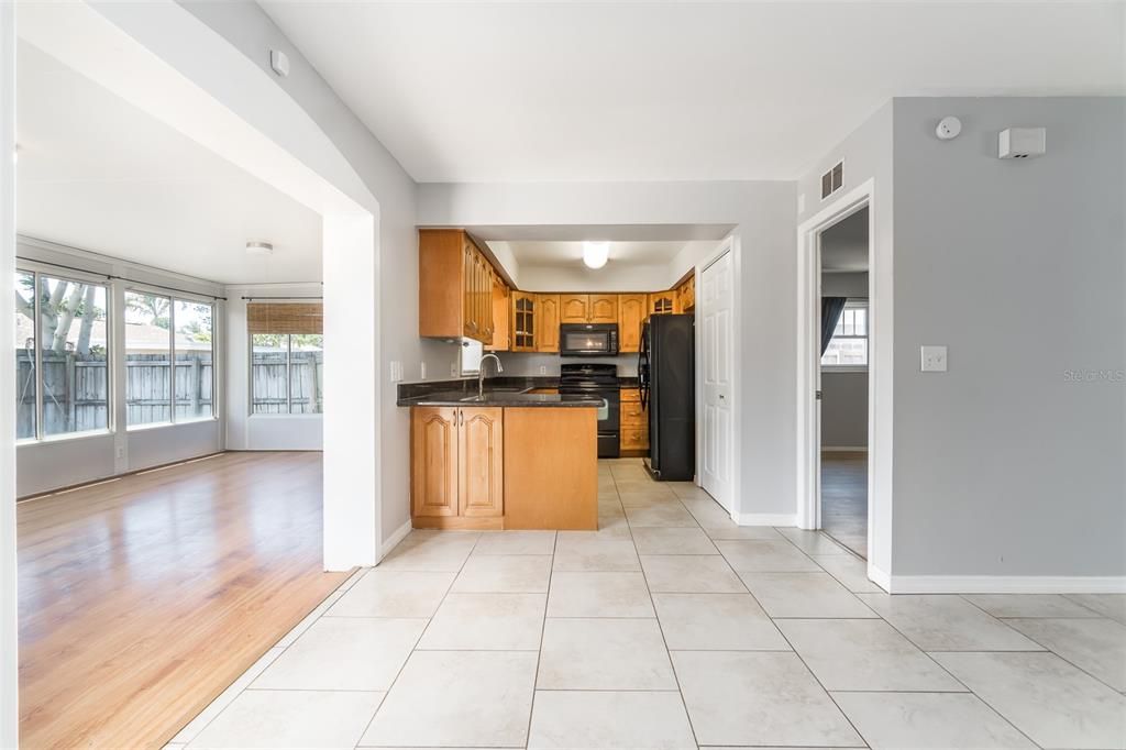For Rent: $2,800 (4 beds, 3 baths, 1919 Square Feet)