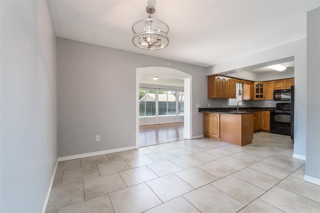 For Rent: $2,800 (4 beds, 3 baths, 1919 Square Feet)