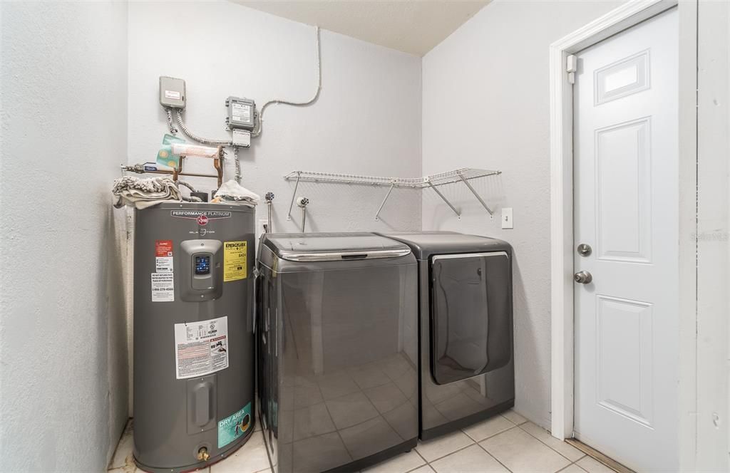For Rent: $2,800 (4 beds, 3 baths, 1919 Square Feet)