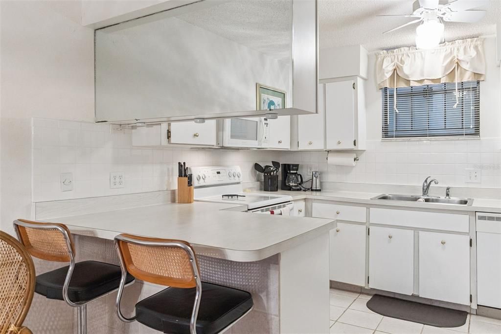 For Sale: $145,000 (2 beds, 2 baths, 1056 Square Feet)