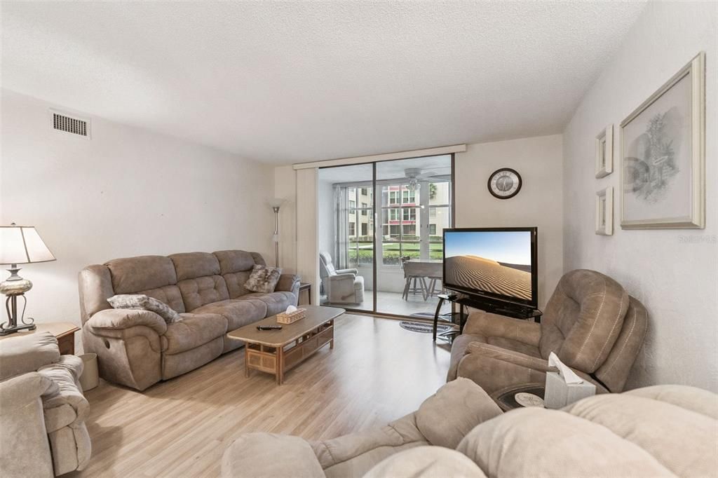 For Sale: $145,000 (2 beds, 2 baths, 1056 Square Feet)