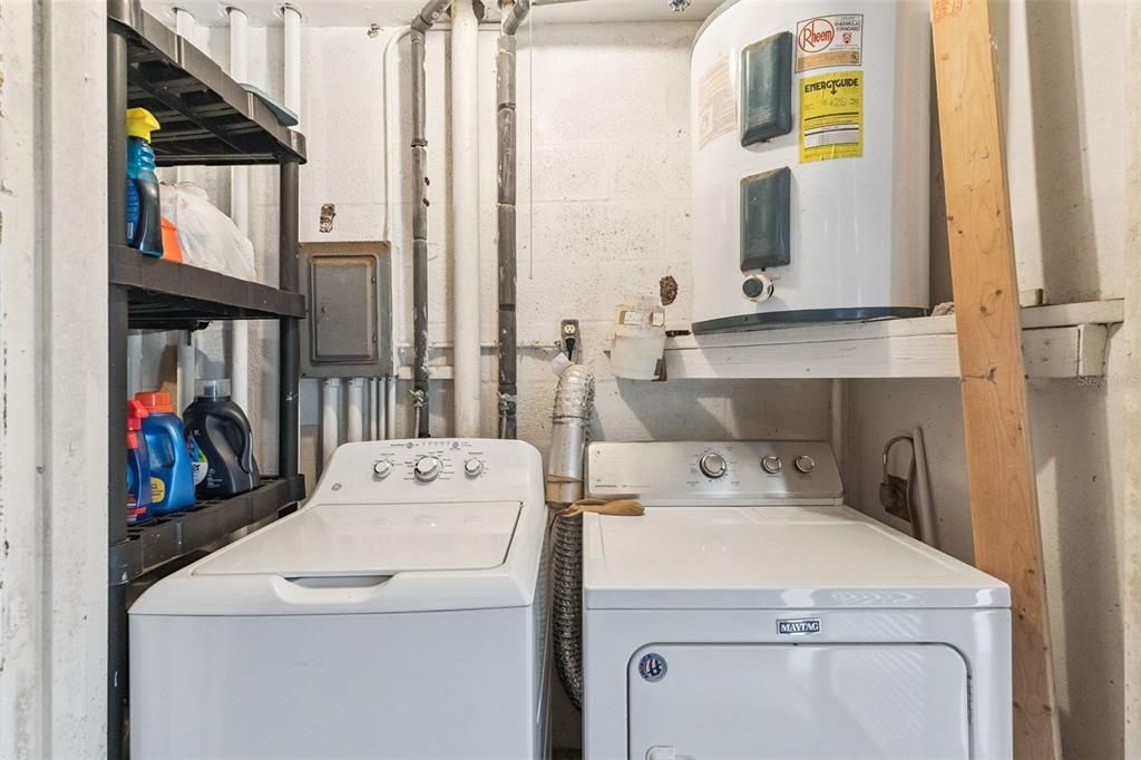 For Sale: $145,000 (2 beds, 2 baths, 1056 Square Feet)