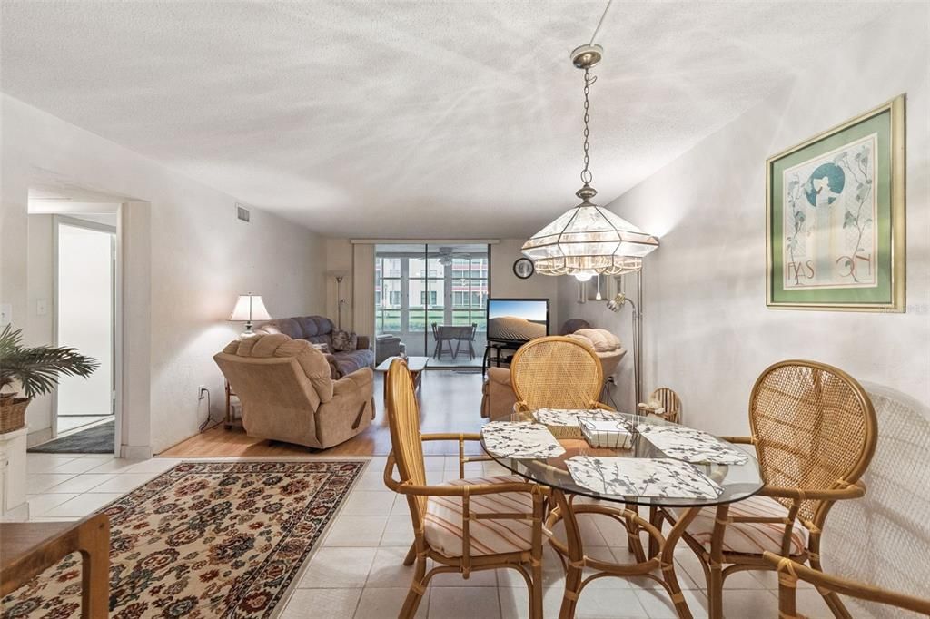 For Sale: $145,000 (2 beds, 2 baths, 1056 Square Feet)