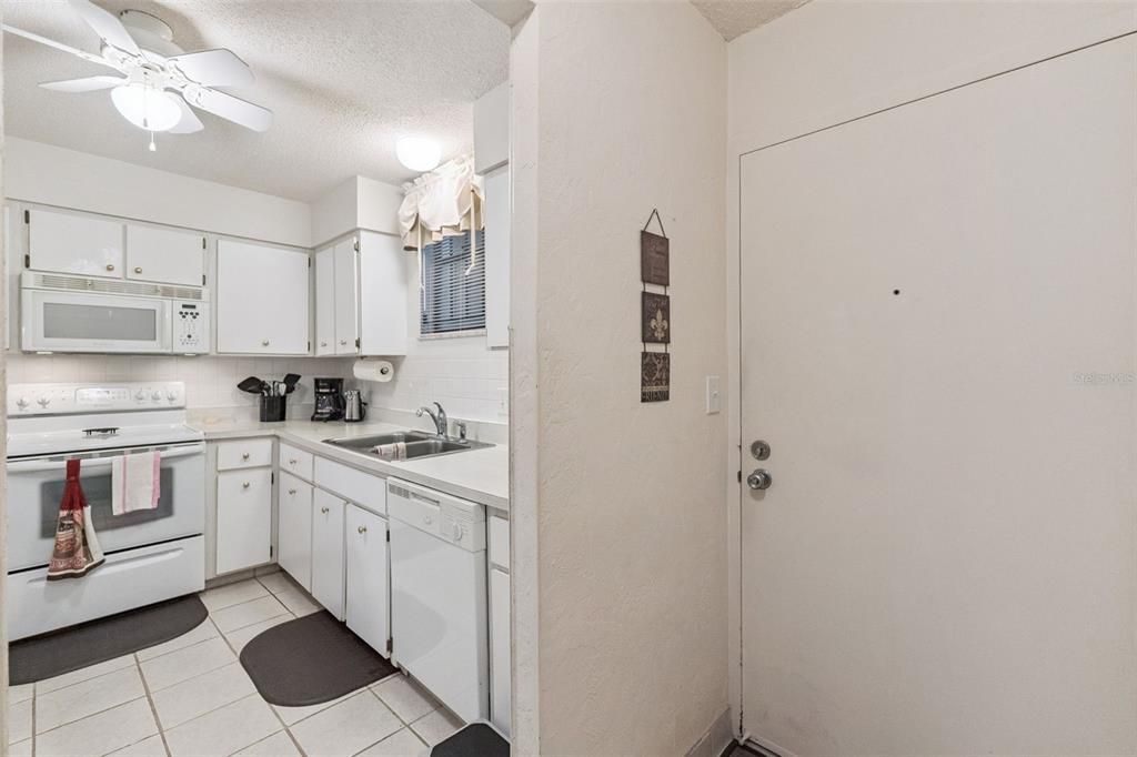 For Sale: $145,000 (2 beds, 2 baths, 1056 Square Feet)