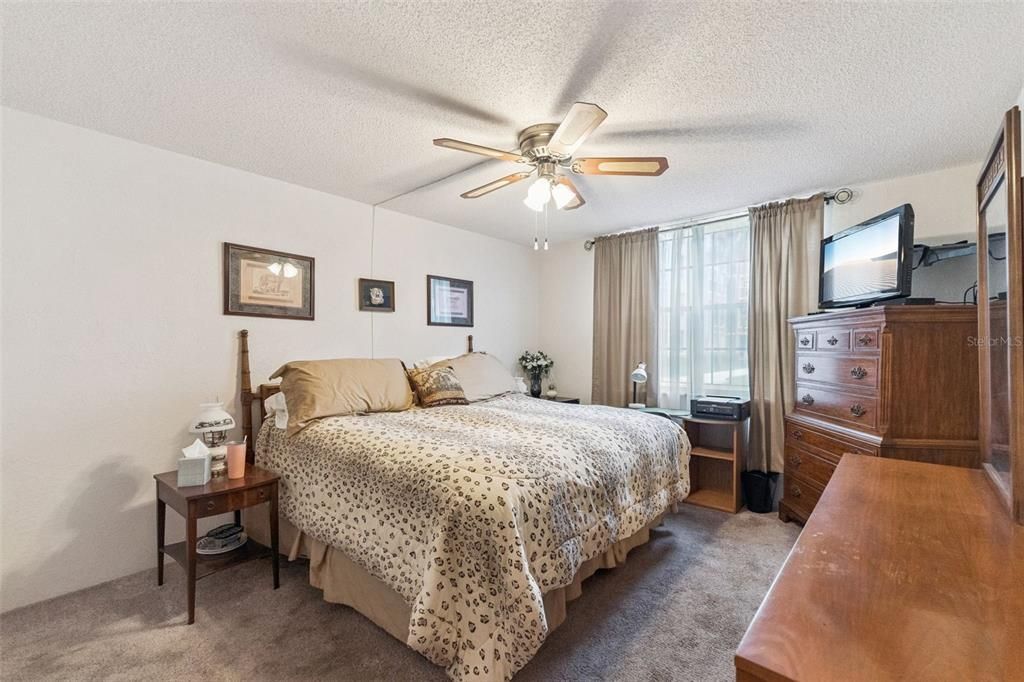 For Sale: $145,000 (2 beds, 2 baths, 1056 Square Feet)