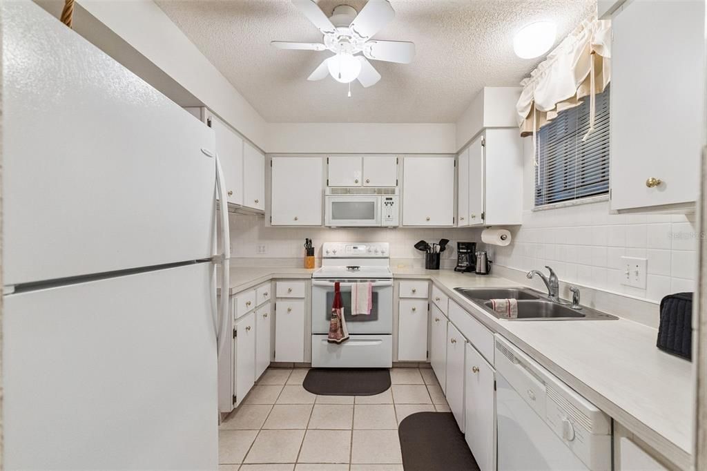 For Sale: $145,000 (2 beds, 2 baths, 1056 Square Feet)