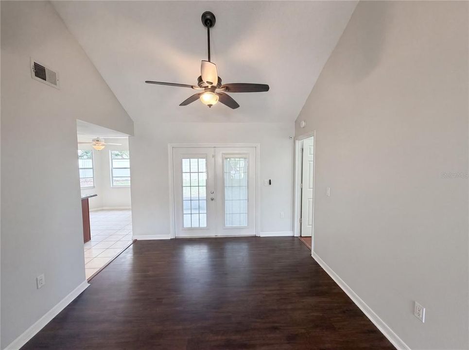For Sale: $365,000 (3 beds, 2 baths, 1596 Square Feet)