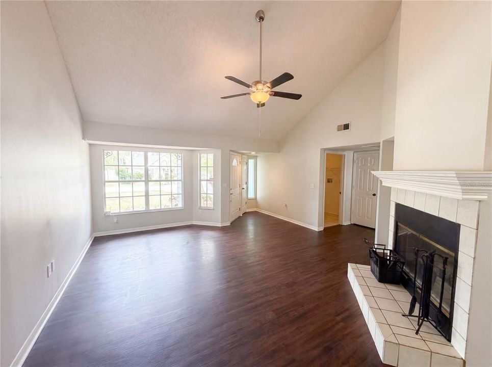 For Sale: $365,000 (3 beds, 2 baths, 1596 Square Feet)