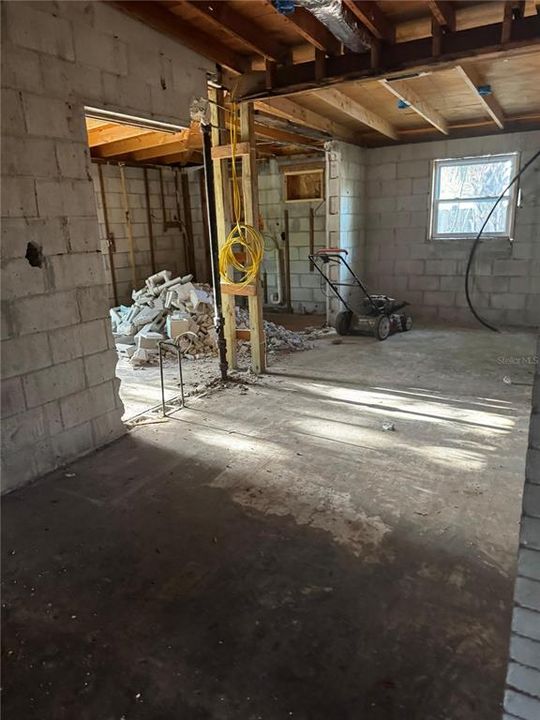 For Sale: $150,000 (1 beds, 2 baths, 1567 Square Feet)