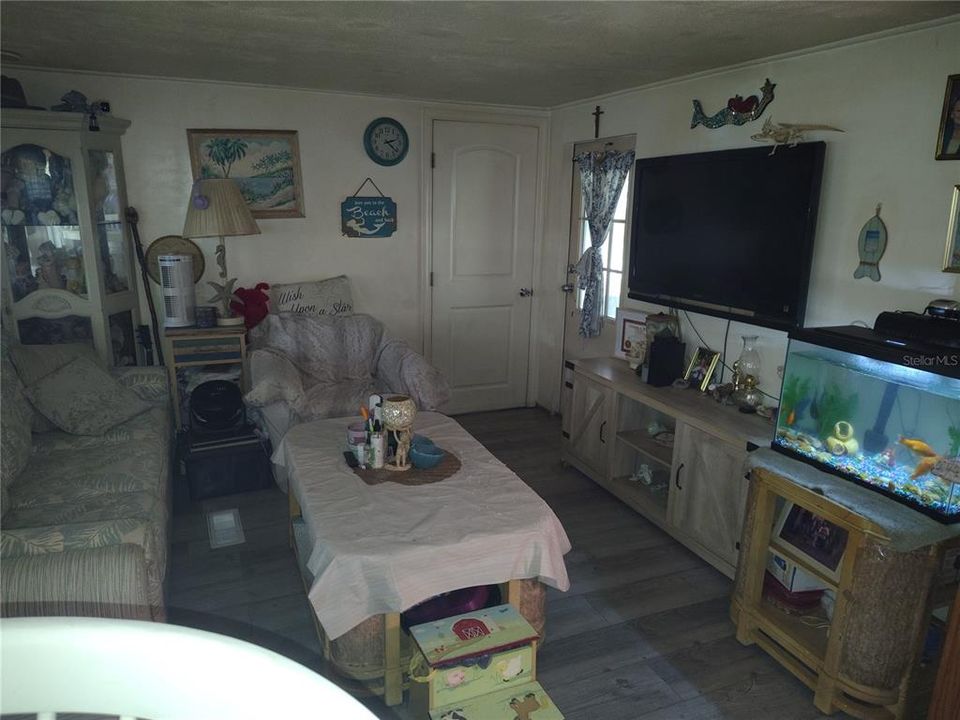 For Sale: $92,500 (2 beds, 1 baths, 480 Square Feet)