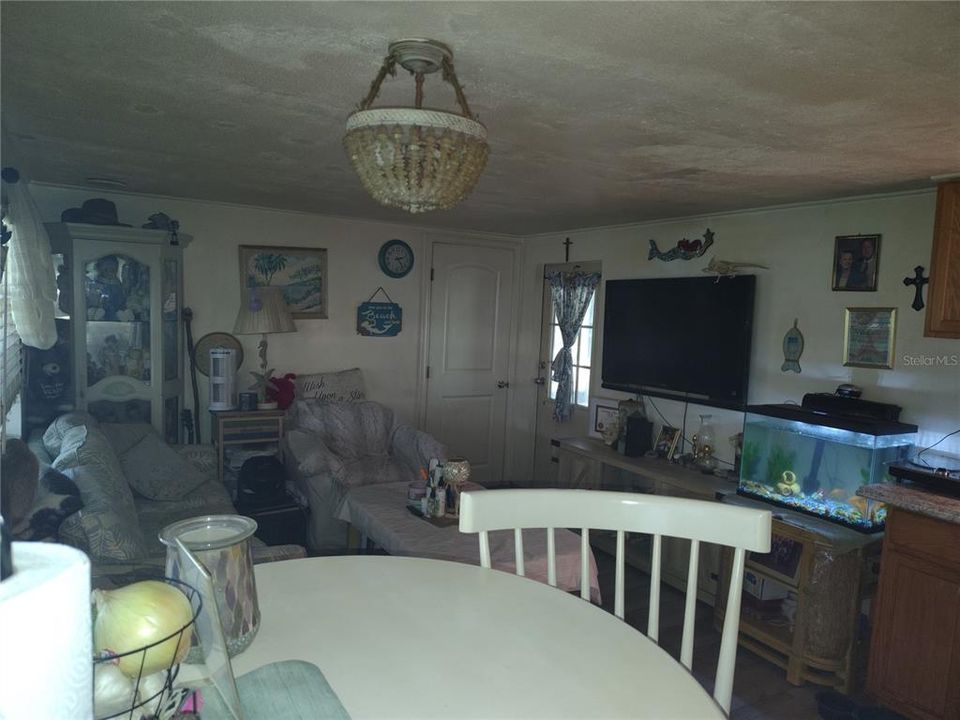 For Sale: $92,500 (2 beds, 1 baths, 480 Square Feet)