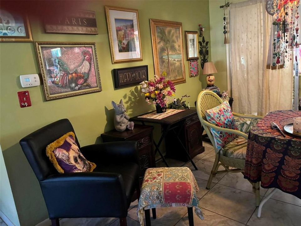 For Sale: $155,000 (2 beds, 1 baths, 966 Square Feet)