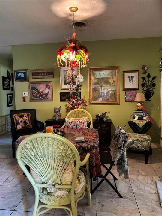 For Sale: $155,000 (2 beds, 1 baths, 966 Square Feet)
