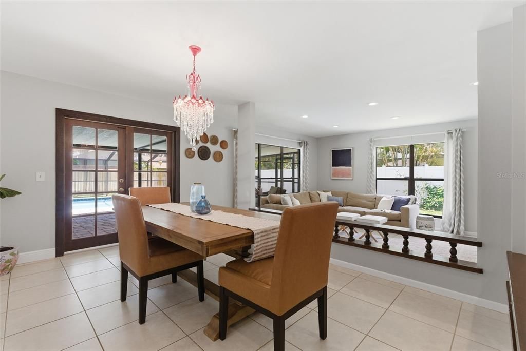 Activo con contrato: $706,000 (4 camas, 2 baños, 2317 Pies cuadrados)