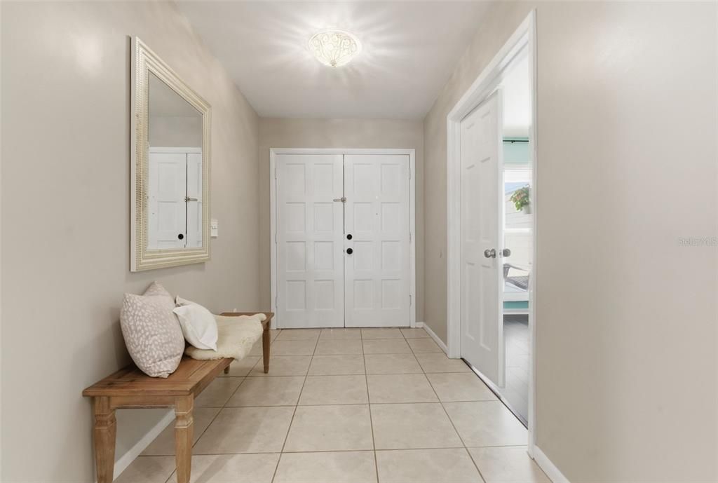 Activo con contrato: $706,000 (4 camas, 2 baños, 2317 Pies cuadrados)