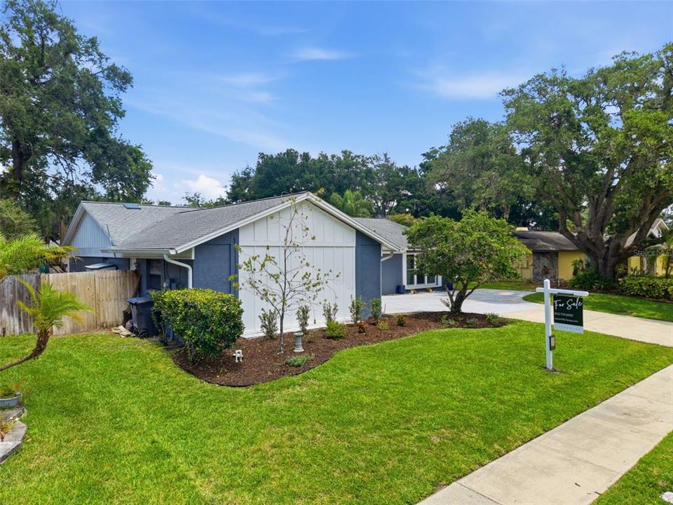 Activo con contrato: $706,000 (4 camas, 2 baños, 2317 Pies cuadrados)