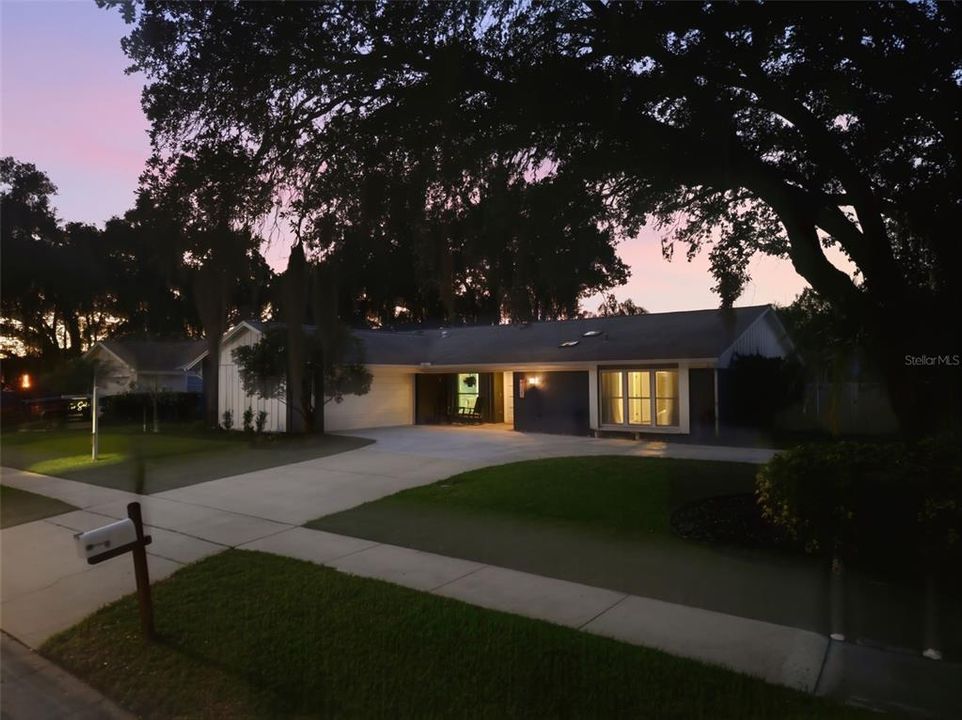 Activo con contrato: $706,000 (4 camas, 2 baños, 2317 Pies cuadrados)
