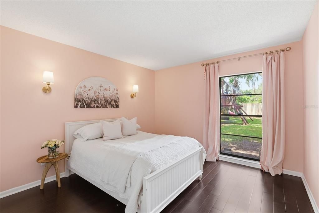 Activo con contrato: $706,000 (4 camas, 2 baños, 2317 Pies cuadrados)