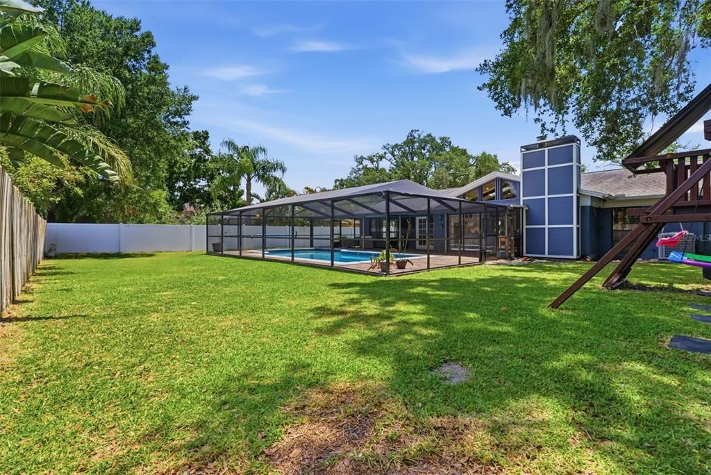 Activo con contrato: $706,000 (4 camas, 2 baños, 2317 Pies cuadrados)