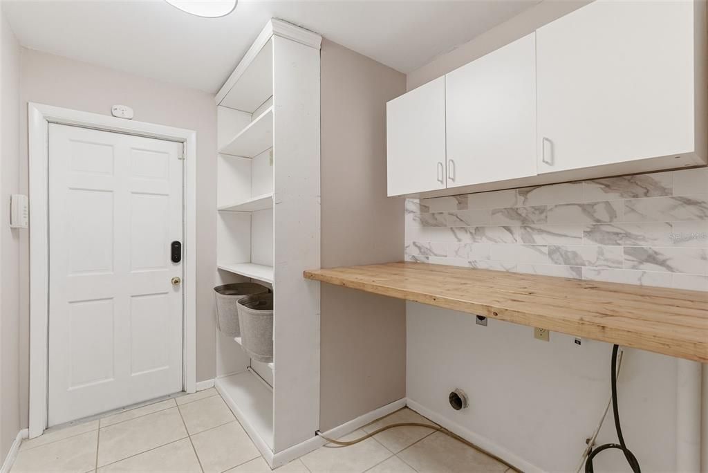 Activo con contrato: $706,000 (4 camas, 2 baños, 2317 Pies cuadrados)