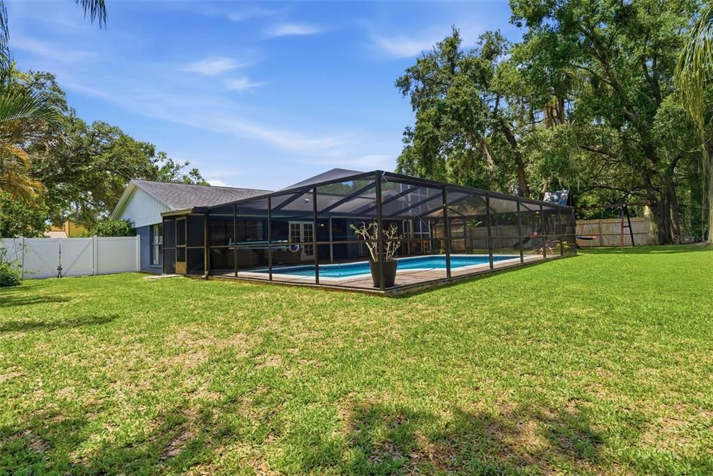 Activo con contrato: $706,000 (4 camas, 2 baños, 2317 Pies cuadrados)
