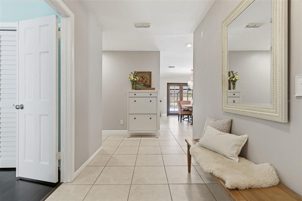 Activo con contrato: $706,000 (4 camas, 2 baños, 2317 Pies cuadrados)